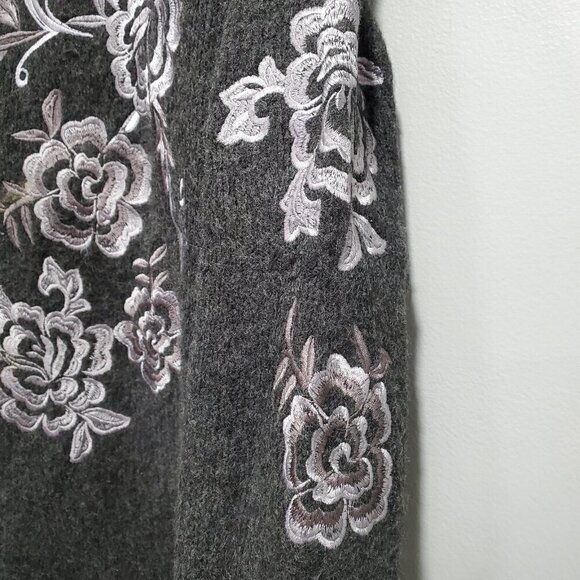 Blank NYC Sweater Womens Floral Embroidery Charcoal Gray Zip Back Wool Sz M - Picture 5 of 15